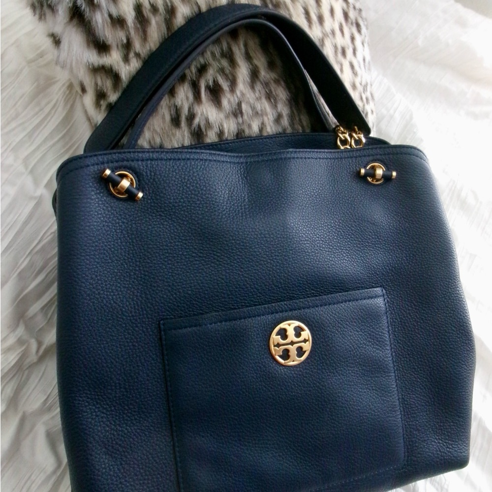 Navy blue Tory‎ Burch
Chelsea Slouchy Tote Handbag leather excellent condition - Picture 3 of 16